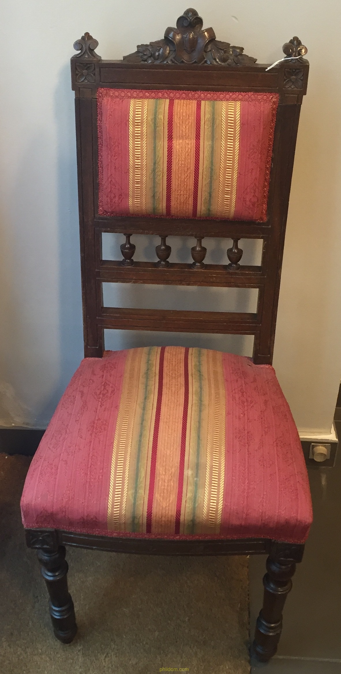 SILLA ANTIGUA DE TALLA SIGLO XX 1945