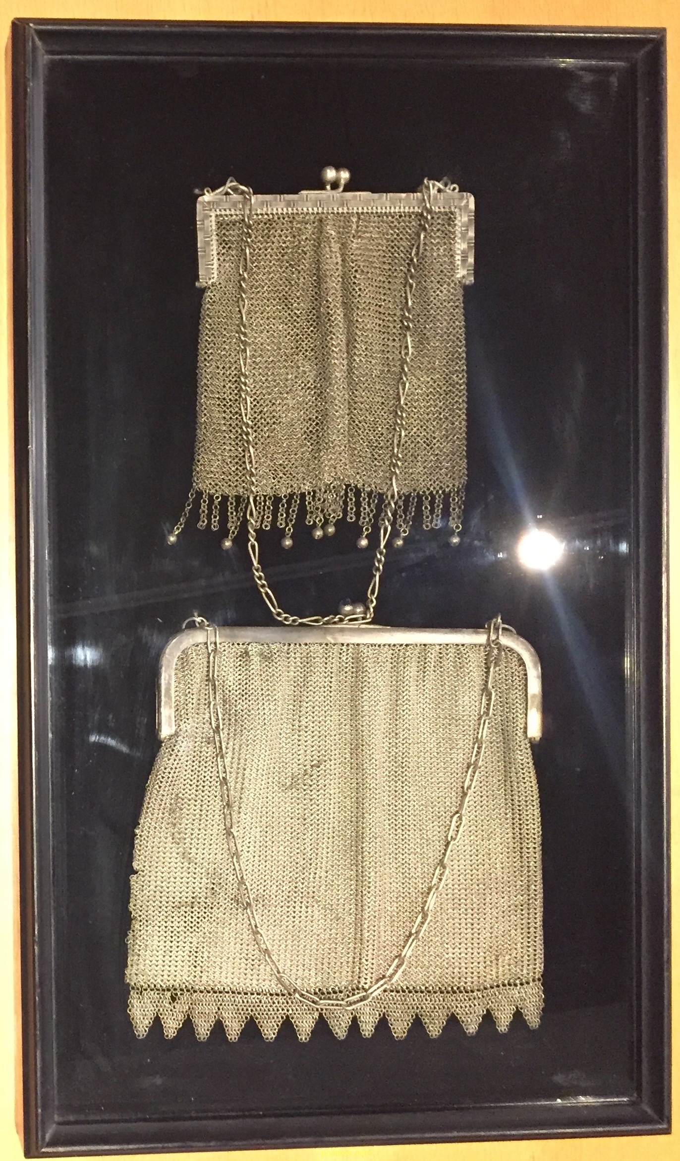 CUADRO DE BOLSOS MALLA ANTIGUO DE PLATA 12 cm. x 14 cm. y de 16,50cm x 18 cm