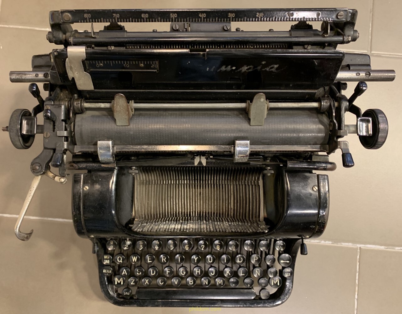 MAQUINA ESCRIBIR OLYMPIA