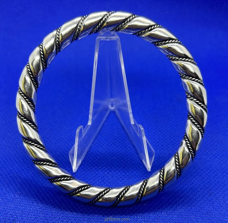 Antiguo Brazalete de plata Con una línea de trenza , Diametro: 6.5cm Peso: 42.3 gramos
