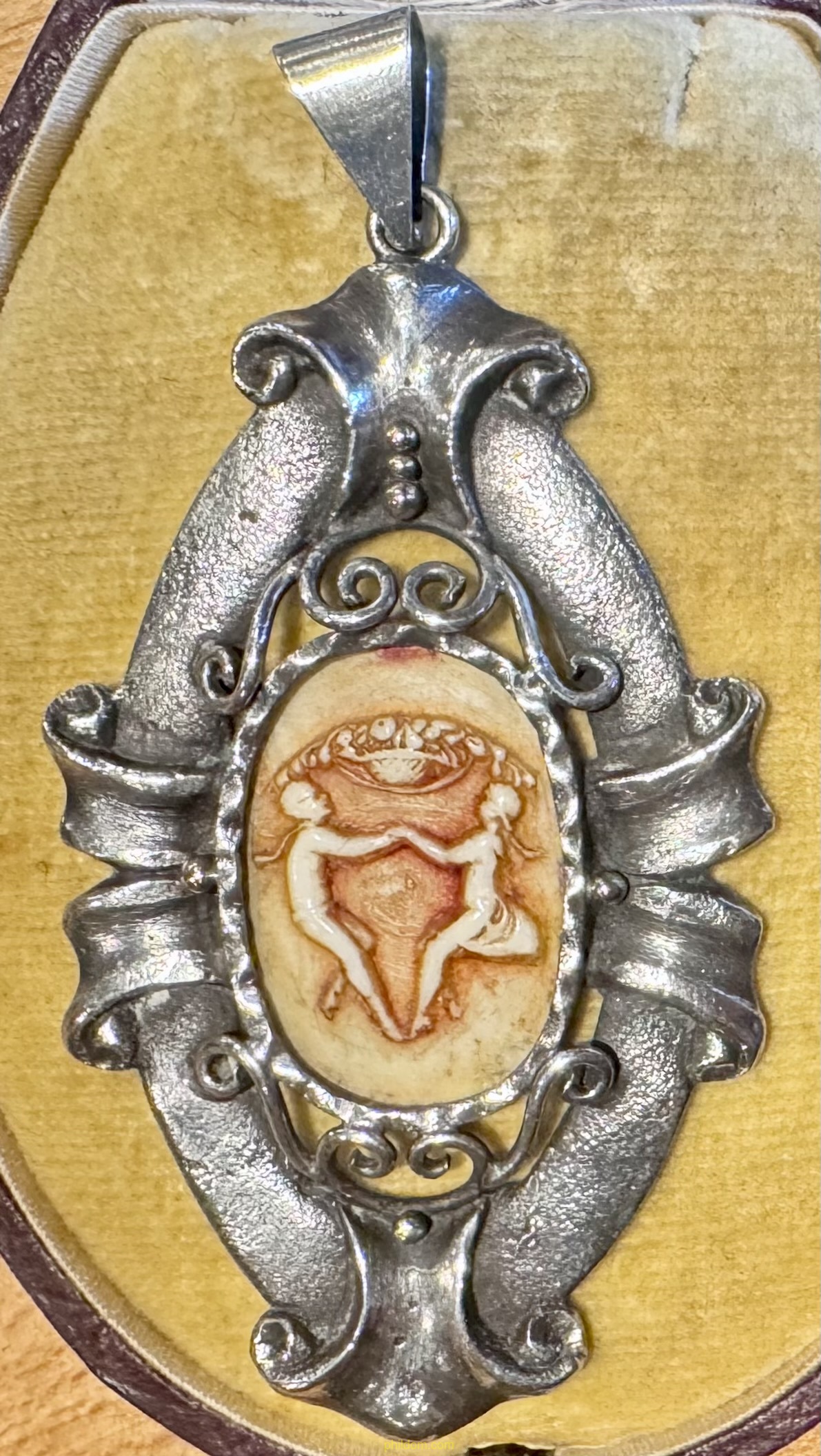 ANTIGUO BROCHE DE PLATA COLGANTE CAMAFEO PAREJA BAILANDO 7cm x 4cm CAMEO