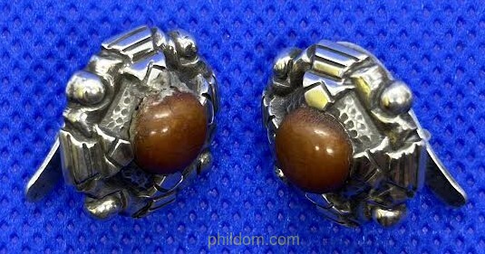 Pendientes de plata con piedra marron. Peso: 5,7 gramos
