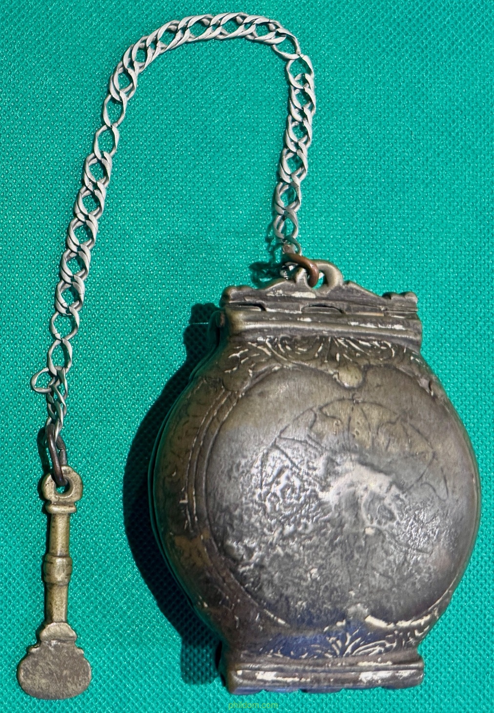 ANTIGUO SOPORTE PARA BETEL KILLOTA METALICO TRABAJADO A MANO 10cm