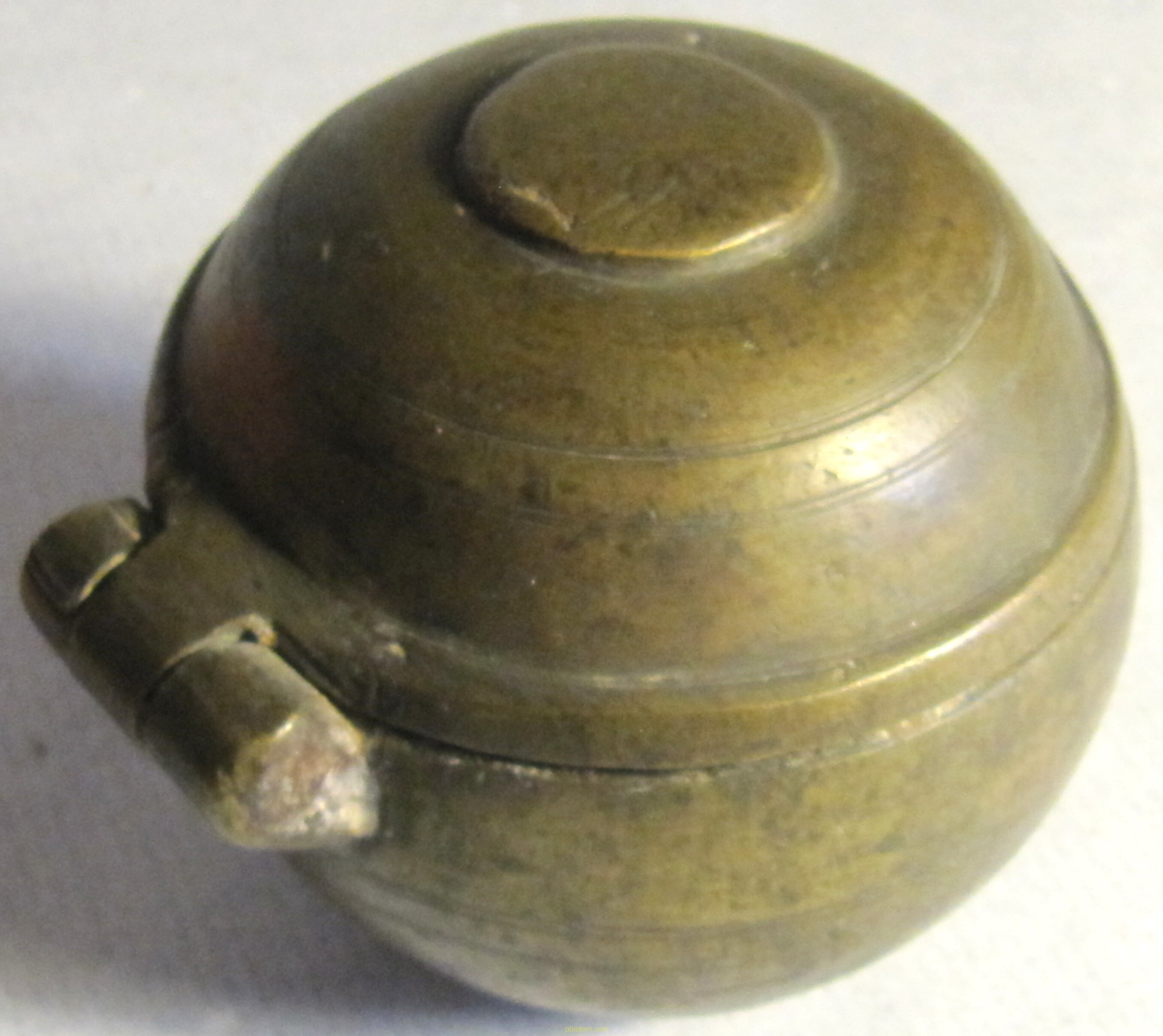ANTIGUA CAJA ESFERICA METALICA 8cm