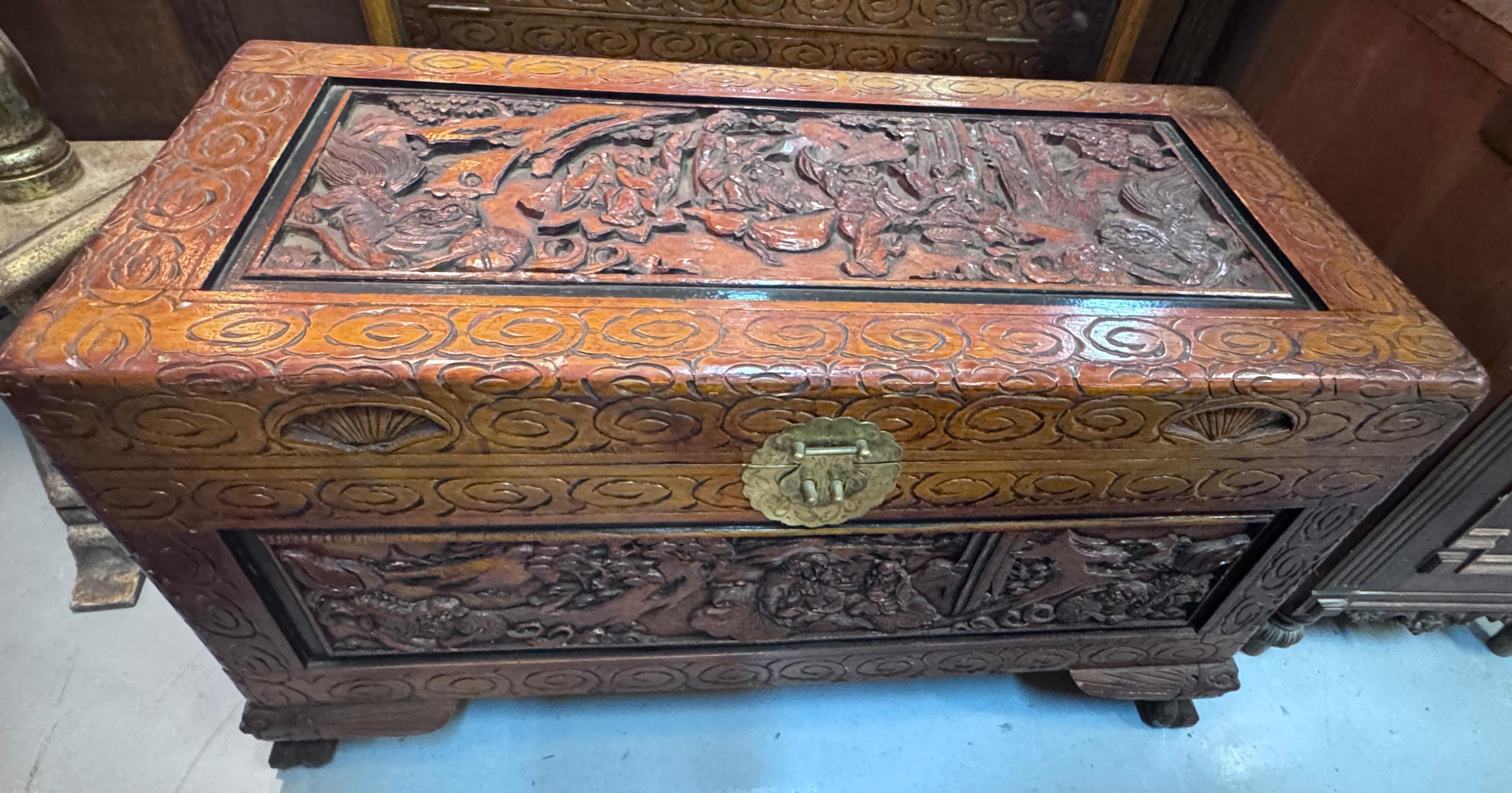 PRECIOSO BAUL DE MADERA ALCANFOR DETALLES CHINOS
