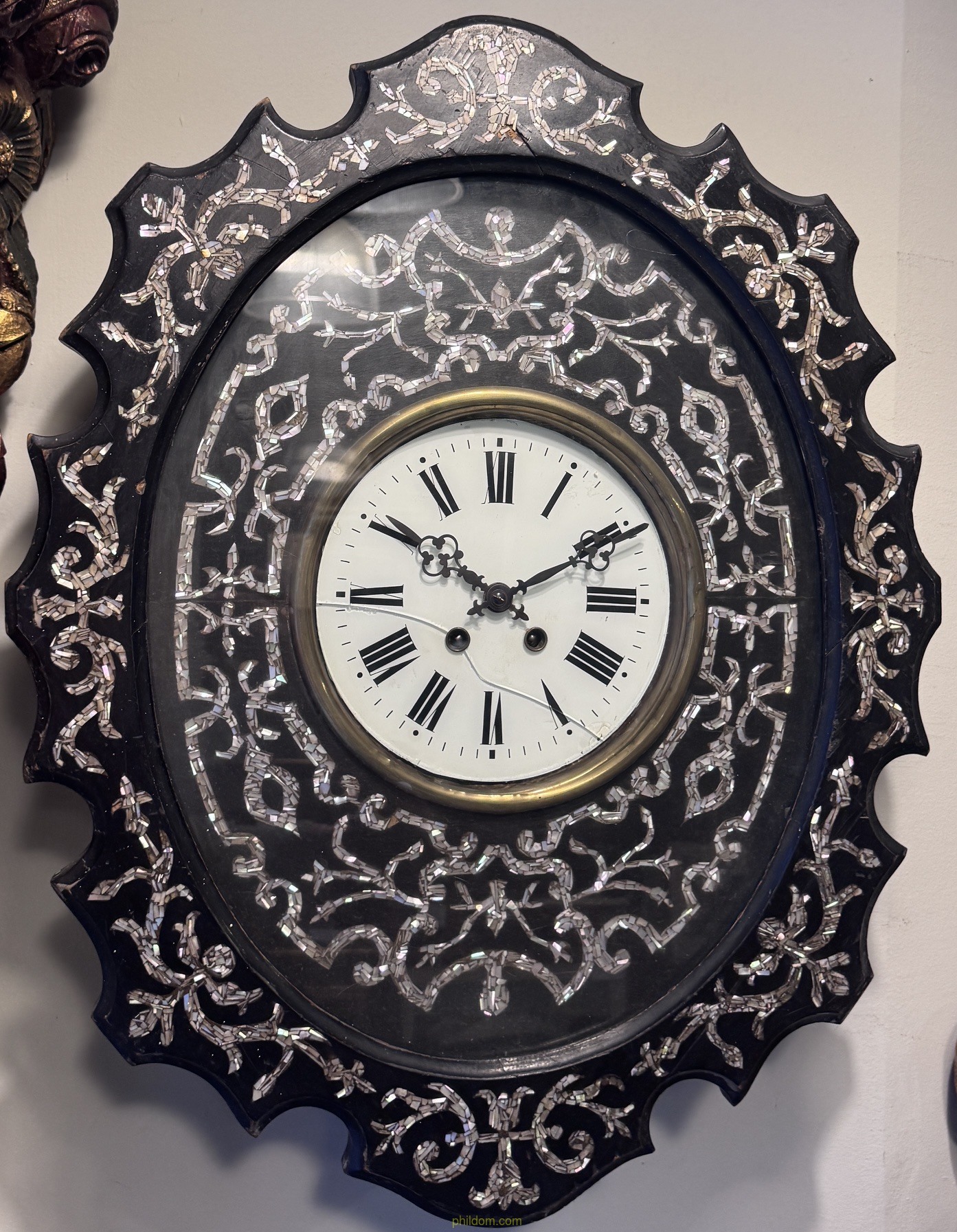 RELOJ DE PARED ISABELINO OJO DE BUEY MÁRMOL, PORCELANA, MADERA Y NÁCAR