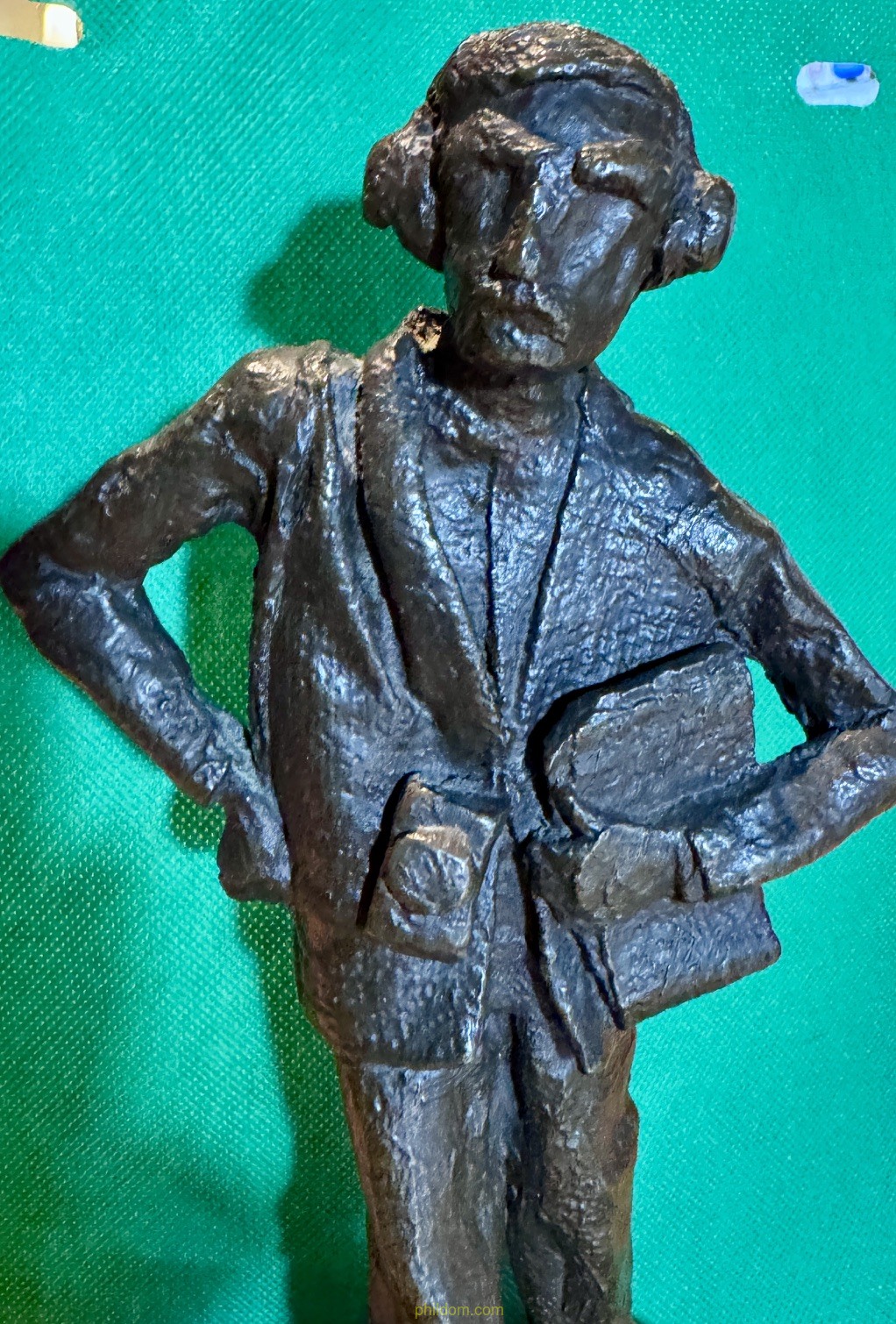 ESCULTURA PERIODISTA FOTOGRAFO DE BRONCE SOBRE PEANA MARMOL 30 x 12 x 8 cm.