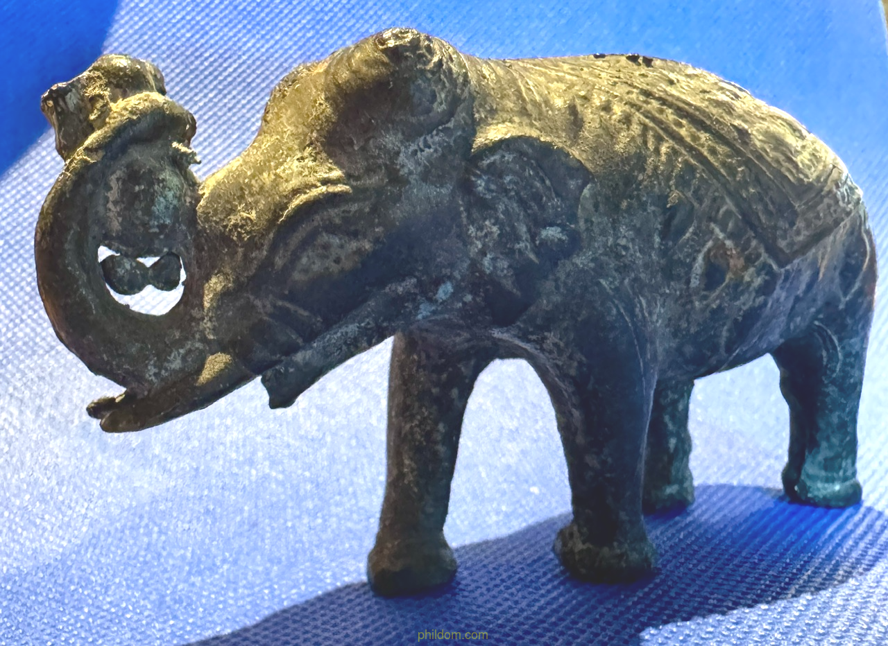 ANTIGUO ELEFANTE INDIO HECHA DE BRONCE. 7x10cm